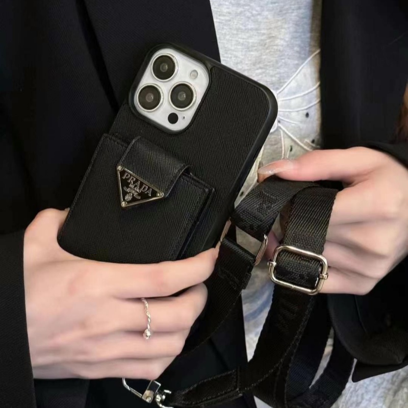 プラダ iphone16/16pro ケース prada スマホ ショルダー iphone16promax ケース ハイ ブランド iphone15/14/13 ケース 背面 収納 ブランド コピー